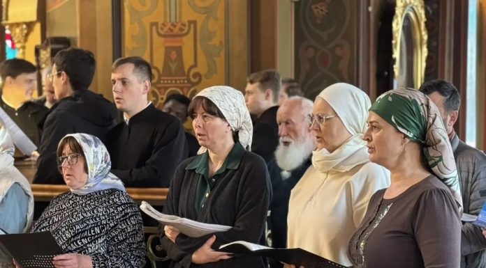 В день памяти блаженной Матроны Московской в Свято-Троицком соборе состоялось богослужение с участием народного хора