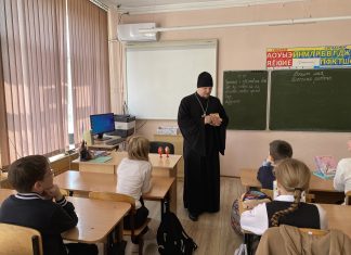 Иерей Герман Гайт провёл урок в казачьем классе МБОУ СОШ № 19