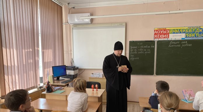 Иерей Герман Гайт провёл урок в казачьем классе МБОУ СОШ № 19