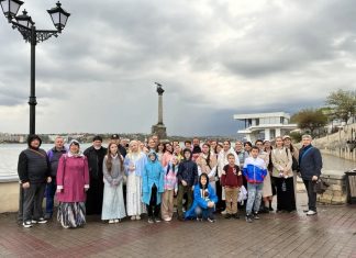 Воспитанники воскресной школы, члены сестричества, волонтёры и прихожане Свято-Троицкого собора совершили поездку в Севастополь