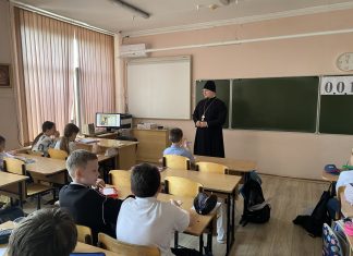 Иерей Герман Гайт провёл урок в МБОУ СОШ № 19 для учащихся казачьего класса