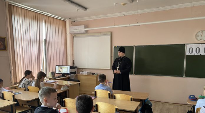 Иерей Герман Гайт провёл урок в МБОУ СОШ № 19 для учащихся казачьего класса