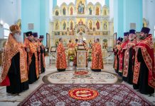 Протоиерей Иоанн Гармаш сослужил митрополиту Орловскому и Болховскому Тихону в храме Сретения Господня поселка Вятский Посад
