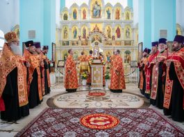 Протоиерей Иоанн Гармаш сослужил митрополиту Орловскому и Болховскому Тихону в храме Сретения Господня поселка Вятский Посад
