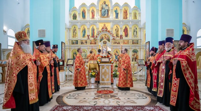 Протоиерей Иоанн Гармаш сослужил митрополиту Орловскому и Болховскому Тихону в храме Сретения Господня поселка Вятский Посад
