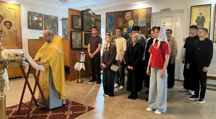 Выпускники посетили храм Вознесения Господня станицы Старомышастовской