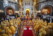 Митрополит Екатеринодарский и Кубанский Василий сослужил Святейшему Патриарху в Храме Христа Спасителя