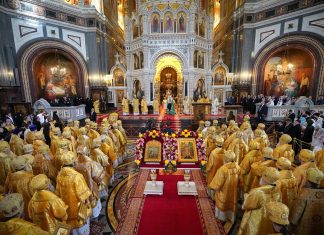 Митрополит Екатеринодарский и Кубанский Василий сослужил Святейшему Патриарху в Храме Христа Спасителя
