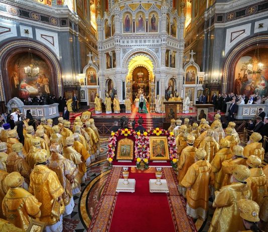 Митрополит Екатеринодарский и Кубанский Василий сослужил Святейшему Патриарху в Храме Христа Спасителя