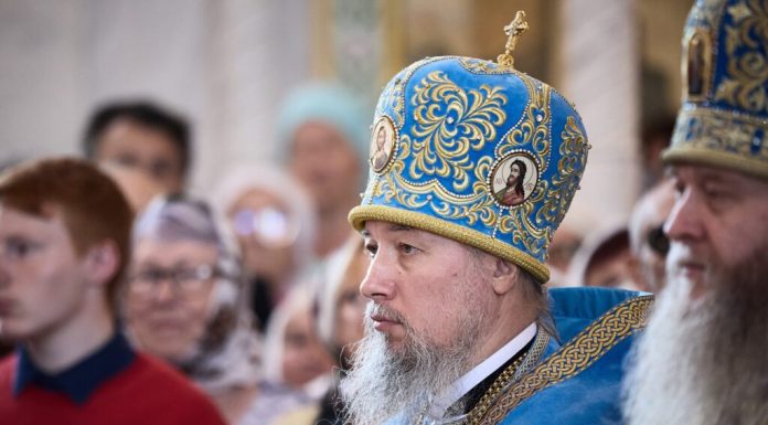 Митрополит Екатеринодарский и Кубанский Василий сослужил на соборной Божественной литургии в кафедральном соборе Волгограда