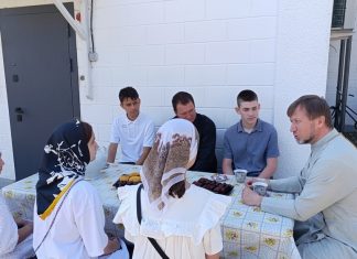 В храме Покрова Пресвятой Богородицы ст. Новотитаровской прошла встреча молодежи