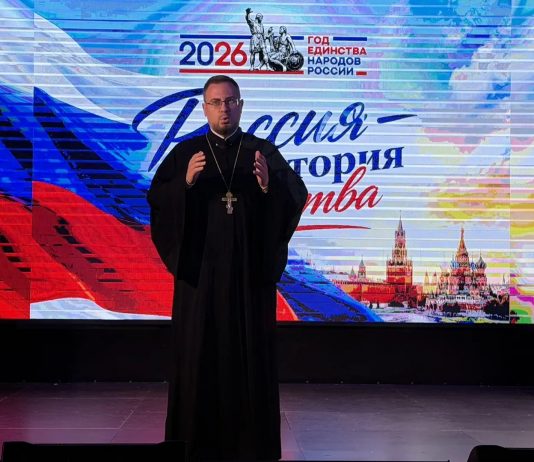 Священник Троицкого храма принял участие в патриотическом мероприятии, посвященном Дню России