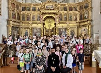 Учащиеся из летнего лагеря школы № 5 станицы Пластуновской побывали в храме Вознесения Господня