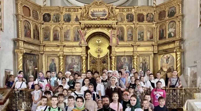 Учащиеся из летнего лагеря школы № 5 станицы Пластуновской побывали в храме Вознесения Господня