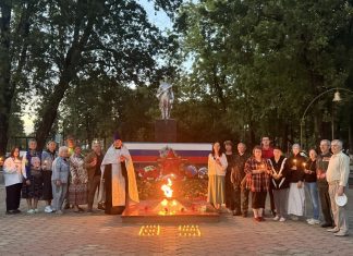 В станице Васюринской прошла народная акция «Свеча памяти» и заупокойная лития по погибшим воинам
