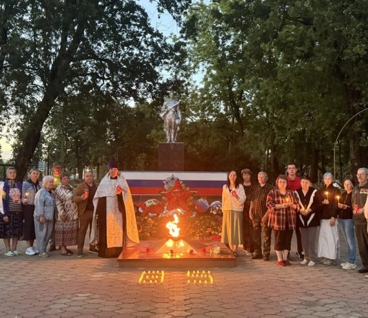 В станице Васюринской прошла народная акция «Свеча памяти» и заупокойная лития по погибшим воинам
