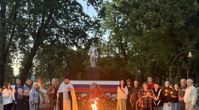 В станице Васюринской прошла народная акция «Свеча памяти» и заупокойная лития по погибшим воинам