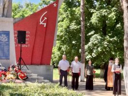 Протоиерей Максим Гайт принял участие в торжественном митинге