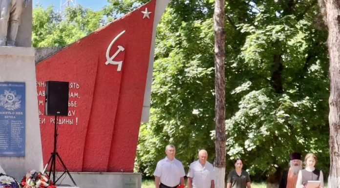 Протоиерей Максим Гайт принял участие в торжественном митинге
