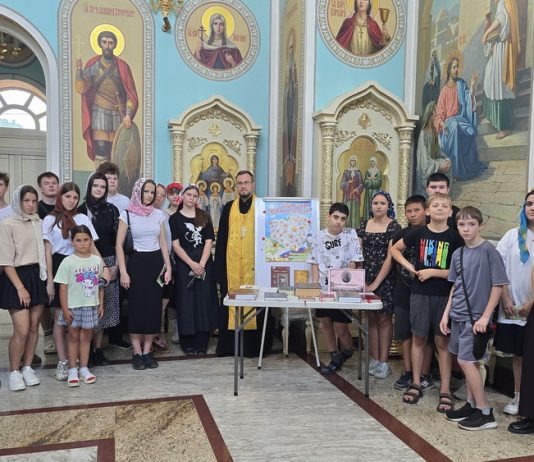 В храме Введения во храм Пресвятой Богородицы станицы Динской прошла встреча с воспитанниками школьного лагеря