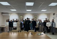 Семейный праздник в честь Всероссийской недели семьи прошел на площади храма святителя Николая на Садах
