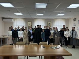 Семейный праздник в честь Всероссийской недели семьи прошел на площади храма святителя Николая на Садах