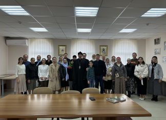 Семейный праздник в честь Всероссийской недели семьи прошел на площади храма святителя Николая на Садах
