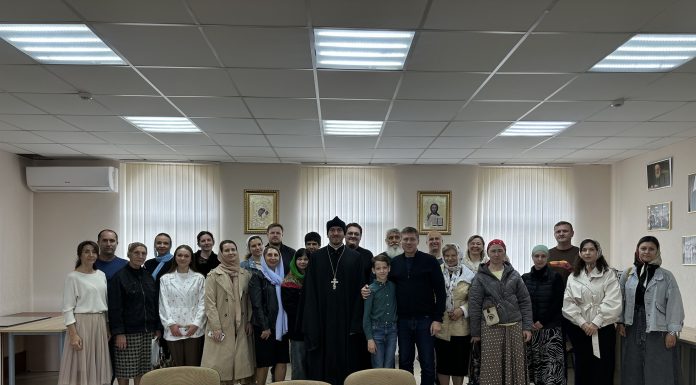 Семейный праздник в честь Всероссийской недели семьи прошел на площади храма святителя Николая на Садах