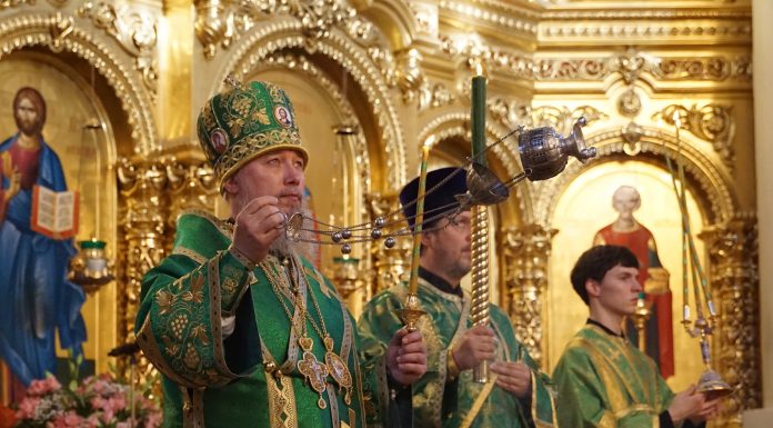 Митрополит Екатеринодарский и Кубанский Василий совершил Всенощное бдение в Свято-Екатерининском кафедральном соборе