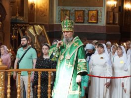 Митрополит Василий совершил Божественную литургию в Свято-Екатерининском кафедральном соборе города Краснодара