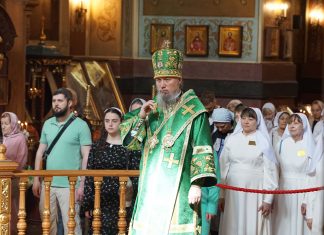 Митрополит Василий совершил Божественную литургию в Свято-Екатерининском кафедральном соборе города Краснодара