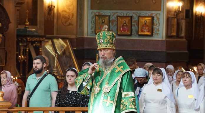 Митрополит Василий совершил Божественную литургию в Свято-Екатерининском кафедральном соборе города Краснодара