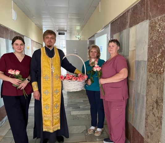 Bерей Иоанн Усачёв поздравил сотрудников больницы скорой помощи с Днём медицинского работника