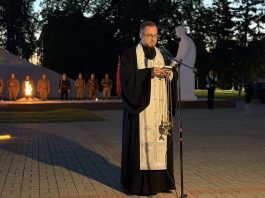 В День памяти и скорби станица Динская встретила рассвет у мемориала