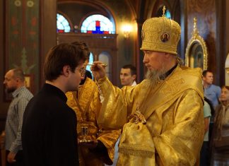 В канун выпускного дня Екатеринодарской Духовной Семинарии митрополит Василий совершил Всенощное бдение в Свято-Троицком соборе