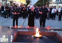 Митрополит Василий принял участие в традиционной акции «Свеча памяти» ко Дню памяти и скорби