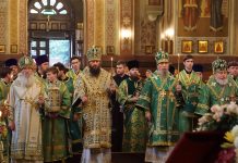 Митрополит Василий совершил соборную вечернюю службу в Свято-Екатерининском кафедральном соборе города Краснодара
