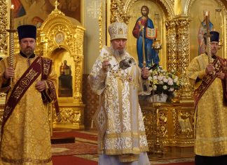 Митрополит Василий совершил Всенощное бдение в Свято-Екатерининском кафедральном соборе города Краснодара