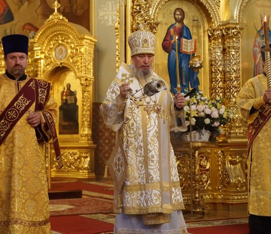 Митрополит Василий совершил Всенощное бдение в Свято-Екатерининском кафедральном соборе города Краснодара