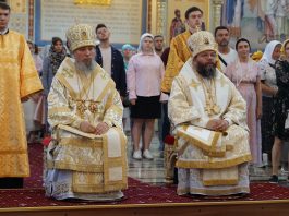 Митрополит Василий и митрополит Матфей совершили Божественную литургию в храме Рождества Христова станицы Динской