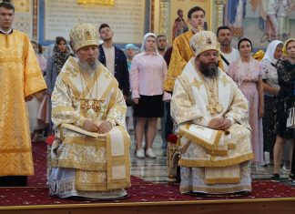 Митрополит Василий и митрополит Матфей совершили Божественную литургию в храме Рождества Христова станицы Динской