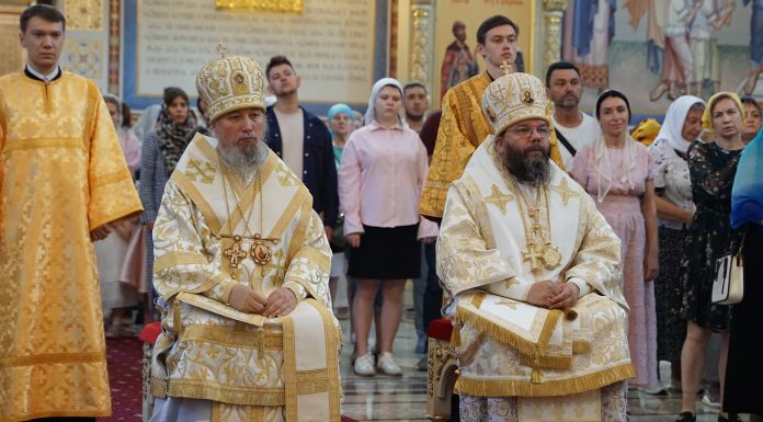 Митрополит Василий и митрополит Матфей совершили Божественную литургию в храме Рождества Христова станицы Динской