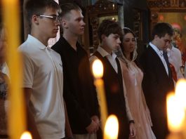 Выпускники 11-го класса Русской Православной школы получили аттестаты