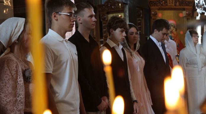 Выпускники 11-го класса Русской Православной школы получили аттестаты