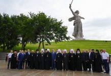 В рамках Международного форума Всемирного Русского Народного Собора участники Краснодарской делегации посетили Мамаев курган