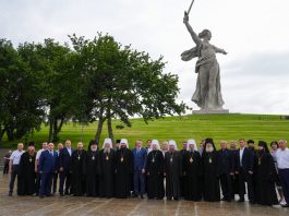 В рамках Международного форума Всемирного Русского Народного Собора участники Краснодарской делегации посетили Мамаев курган