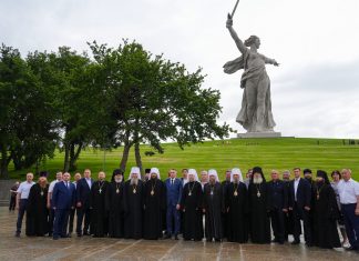 В рамках Международного форума Всемирного Русского Народного Собора участники Краснодарской делегации посетили Мамаев курган