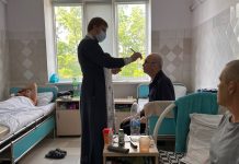 Иерей Иоанн Усачев посетил пациентов больницы скорой медицинской помощи