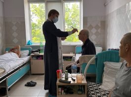 Иерей Иоанн Усачев посетил пациентов больницы скорой медицинской помощи
