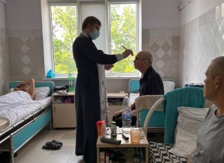 Иерей Иоанн Усачев посетил пациентов больницы скорой медицинской помощи